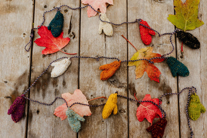 Tiny Tweed Mittens Garland